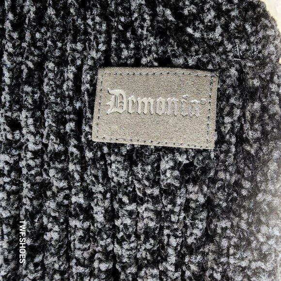 Demonia Official Limited Promotional Hat Gloves Extra Long Scarf Gift Set - Picture 5 of 6